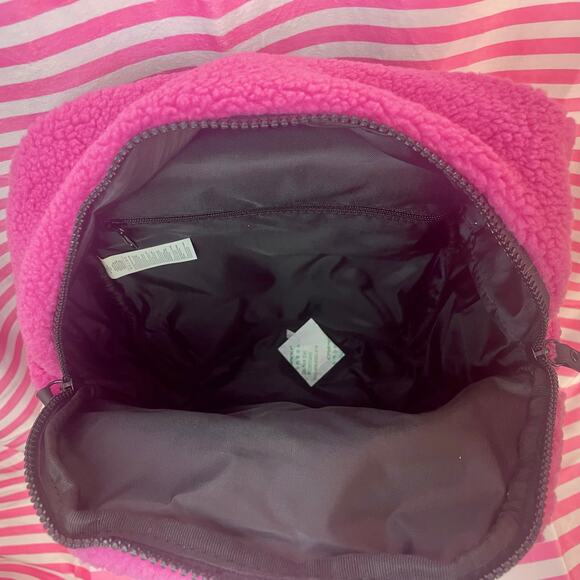 NWT Barbie x Vooray Lexi Faux Sherpa Backpack pink RV $55 MAKES A GREAT GIFT! - Picture 4 of 6